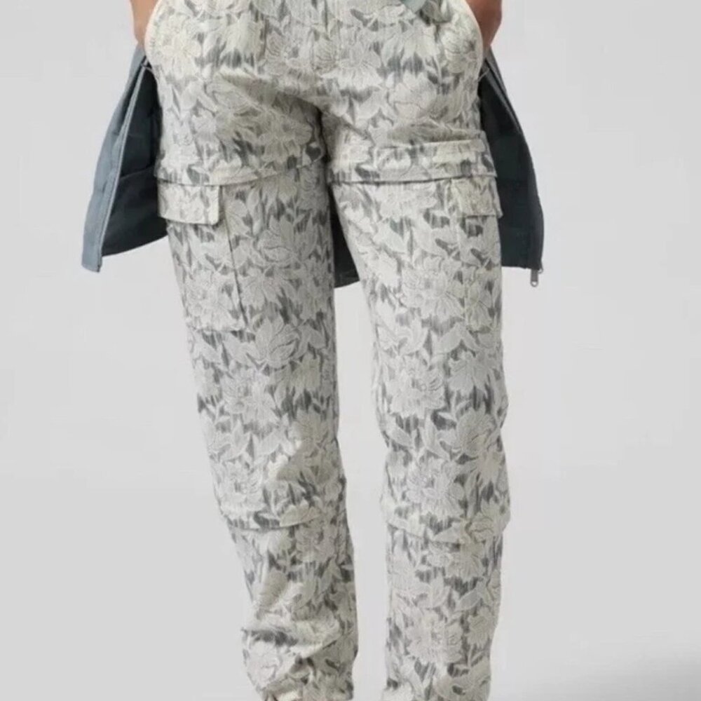 ATHLETA Trekkie Convertible Hiking Pants - Floral Cream & Gray